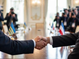Zelensky Open to Freezing Ukraine War Along Front Lines as Trump Envoy Meets Putin
